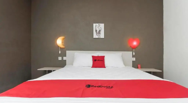Двухместный номер Standard RedDoorz At Jalan Bukit Keminting