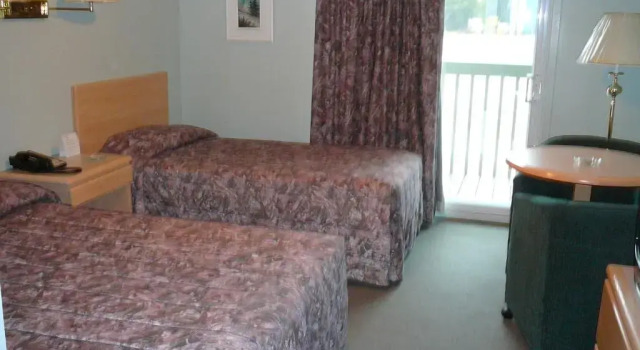 Hotel - Motel Restaurant Coronet, Rezerwuj Motel Hotele w Manicouagan z parkingiem, Parking