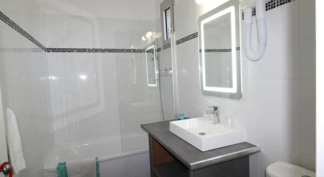Двухместный номер Comfort The Originals City, Hôtel Azur, Fos-sur-Mer