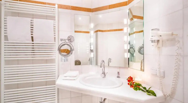 Двухместный номер Standard с балконом Hotel Kalenborner Höhe