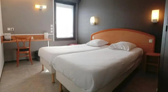 Двухместный номер Standard Brit Hotel Besancon lHorloge