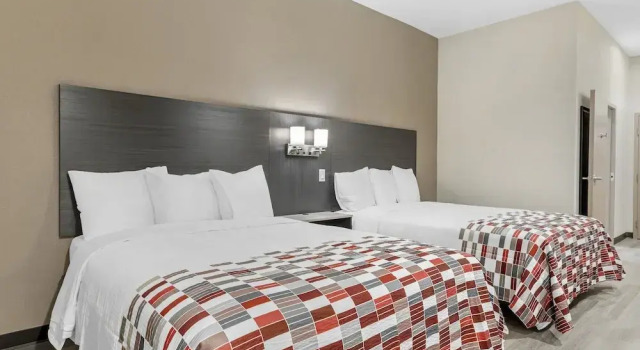 Четырёхместный номер Superior Red Roof Inn Hutchins
