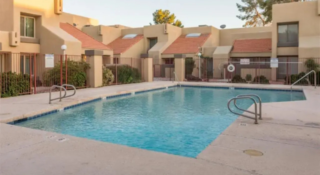 1432 W Emerald Ave #26, Mesa, Забронировать Отель Меса 