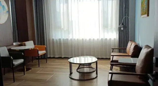 Люкс Deluxe Jinhui Hotel (Zibo Linyi No.2 Branch)