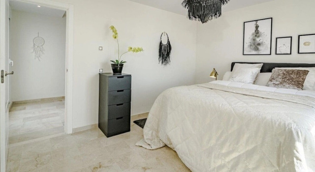 Ar23 - Holiday Flat, Puerto Banus by Roomservices, Забронировать Апартаменты/квартира Марбелья Коста-дель-Соль