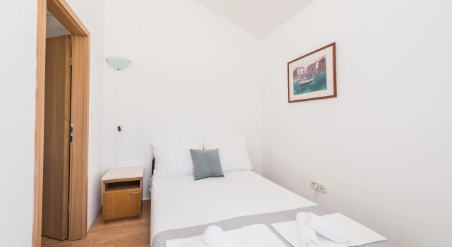 Apartment Rafaela 220m from the beach, Забронировать Апартаменты/квартира Округ-Горнджи 