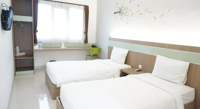 Rumah Cassa Guest House by Airyrooms, Book Guesthouse Hotels in Surabaya with Parking, Parking