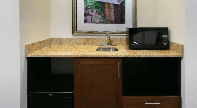 Двухместный номер Standard с видом на канал Hilton Garden Inn Bettendorf/ Quad Cities