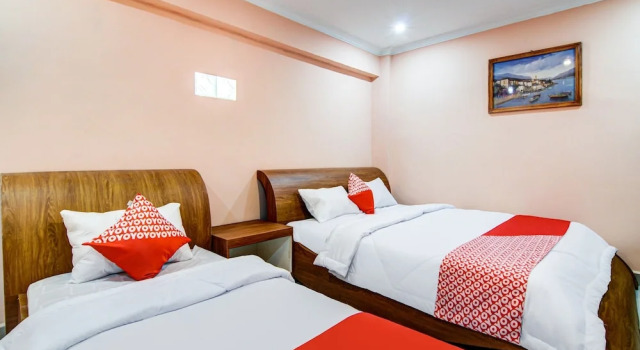 Люкс RedDoorz Hotel Baaraka near Living World