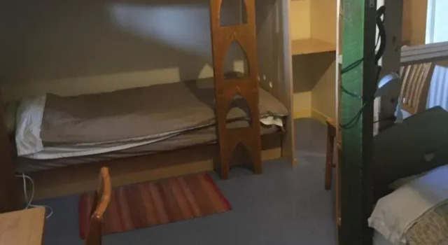 Auberge Internationale Le Tangon, Book Hostel / Vandrerhjem Hostels i Duplessis, Hostel / Vandrerhjem