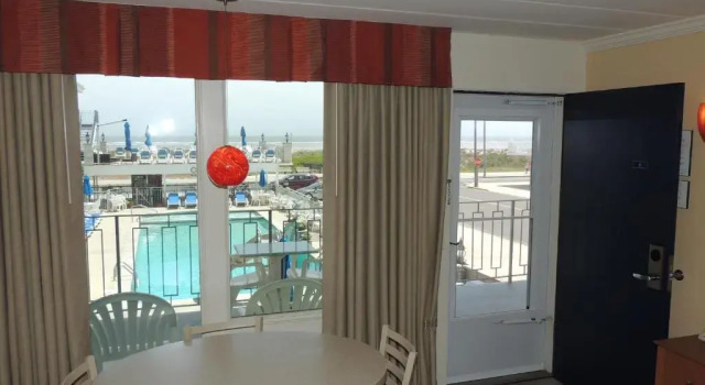 Люкс Deluxe Fleur de Lis Beach Motel