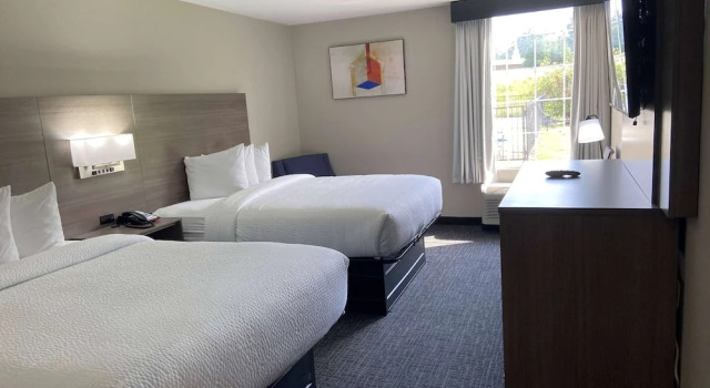 Четырёхместный номер Standard Days Inn & Suites by Wyndham Tahlequah