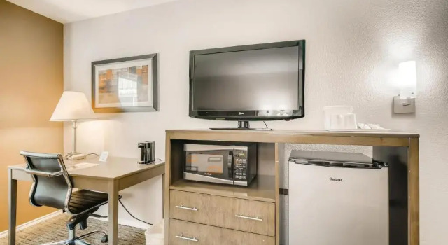 Одноместный номер Deluxe Orangewood Inn and Suites Midtown