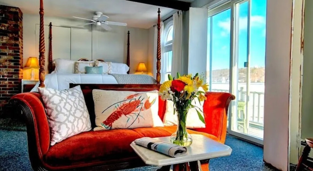Номер Standard с балконом Captain Sawyer's Bed & Breakfast