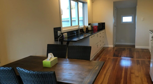 Modern Home in Convenient Location, Забронировать Дом для отпуска Коттеджи Окленда, Коттедж