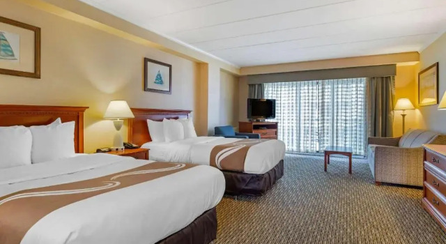 Четырёхместный номер Standard с частичным видом Quality Inn Boardwalk