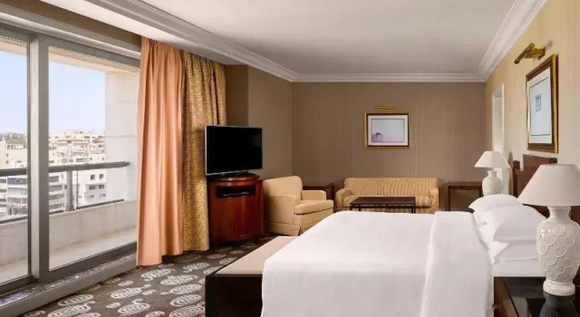 Двухместный полулюкс Sheraton Amman Al Nabil Hotel