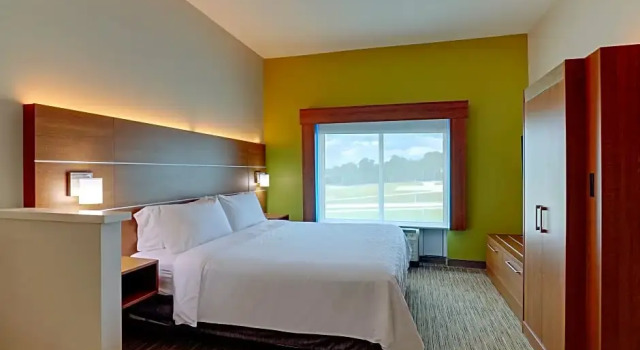 Двухместный люкс c 1 комнатой Holiday Inn Express Campbellsville by IHG
