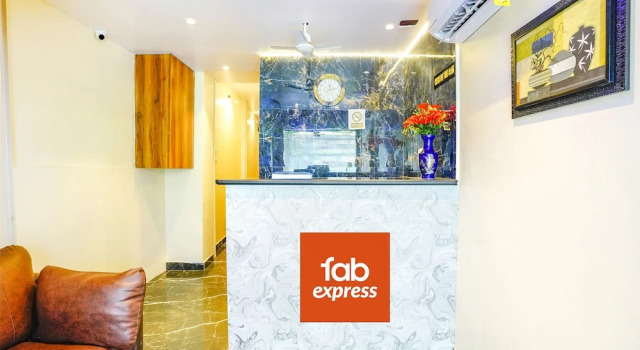 FabExpress Emirates Suits, Забронировать Отель Мумбай Mumbai Region, рядом с Район трущоб Дхарави