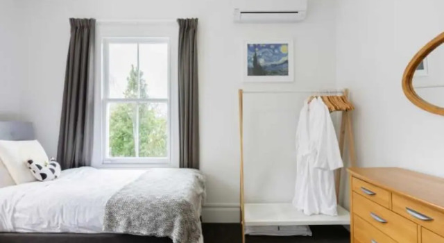 Light-filled Renovated Villa Walk to Ponsonby Road, Забронировать Апартаменты/квартира Отели Окленда с парковкой, рядом с Вестерн-Парк, Парковка