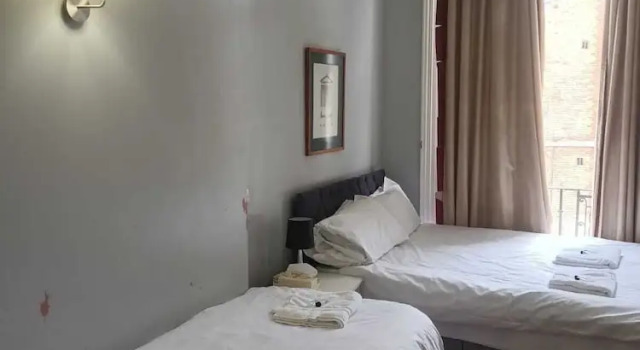 Трёхместный семейный номер Standard Coronation Hotel