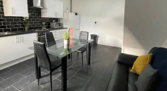 Modern 4 Bedroom House Near City Center, Забронировать Отель Отели Англии 3 звезды, 3*