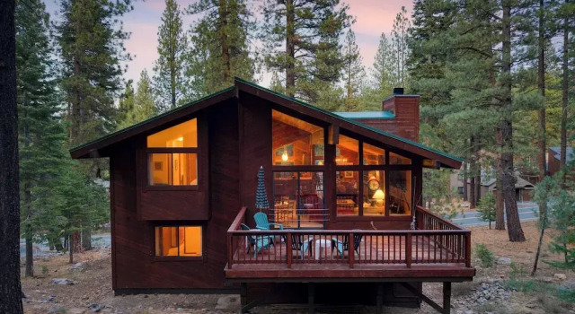Коттедж с 4 комнатами Northstar Hideaway by Avantstay 5mins to Skiing