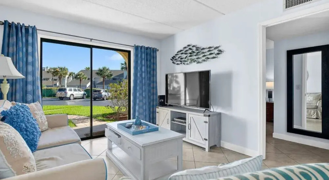Spacious 2BR Resort Condo Beach, Hot Tubs & Family-friendly Fun