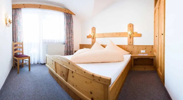 Pension Roasthof, Rezerwuj Apartament Hotele w Tyrol z parkingiem, Parking