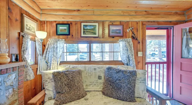 Коттедж с 2 комнатами Autumnsong Fireside Cabin Near Dtwn Buena Vista