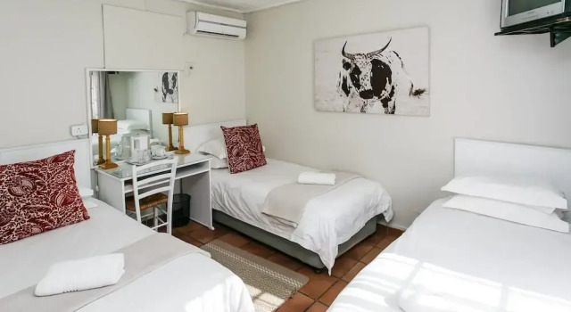 Трёхместный номер Standard c 1 комнатой Wagon Wheel Country Lodge