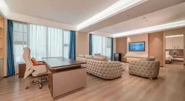 Люкс Deluxe Yeste International Hotel (Fangchenggang Taohuawan Square)