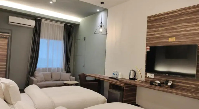Трёхместный номер Standard Asiatic Hotel