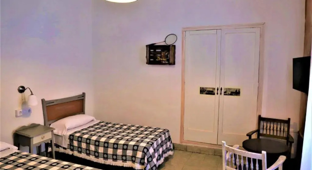 Четырёхместный номер Standard Hostal Montsoliu