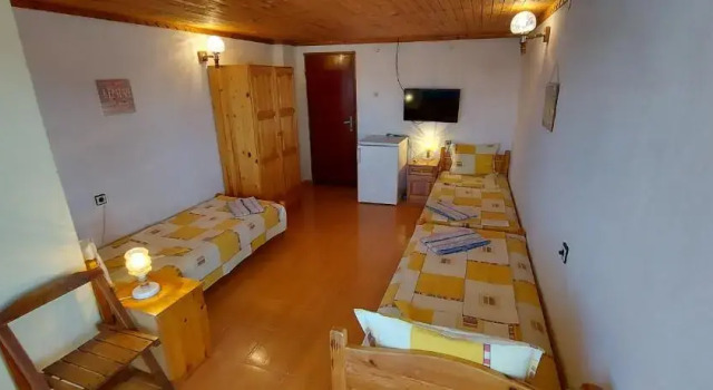 Трёхместный номер Standard с балконом и с красивым видом из окна Guest House Nikolovi