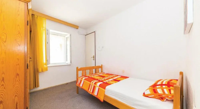 Nice Home in Kastel Kambelovac With Wifi and 4 Bedrooms, Rezerwuj Hotel Hotele w Split-Dalmatia County z parkingiem, Parking