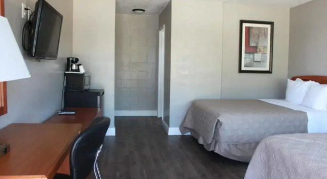 Четырёхместный номер Standard Budget Inn