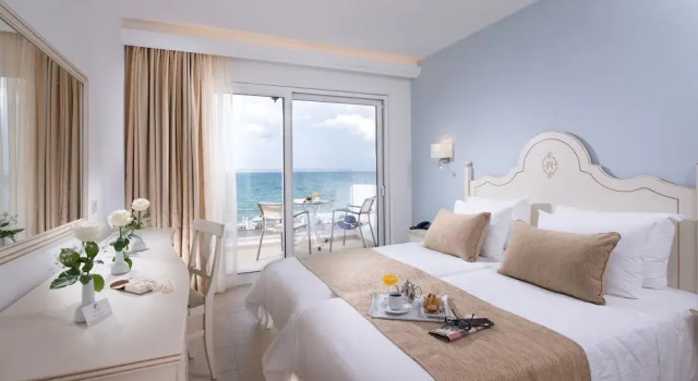 Двухместный номер Comfort рядом с пляжем Отель Alexander Beach Hotel & Village Resort