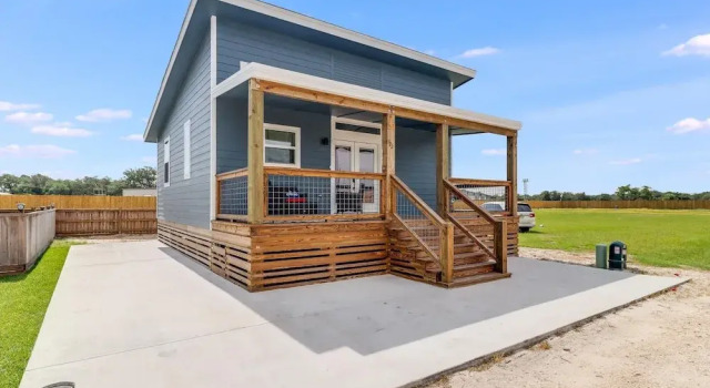 The Blue Flower 2 Bedroom Home