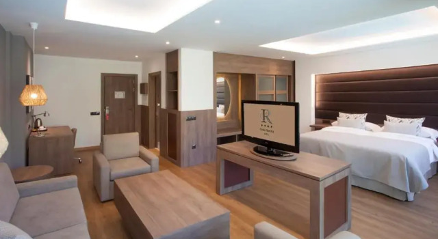 Полулюкс Hotel Colon Rambla