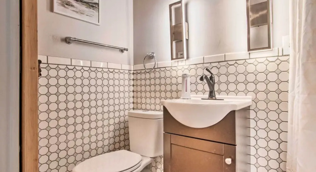 Апартаменты Updated Helena Condo - Walk to Downtown Spots