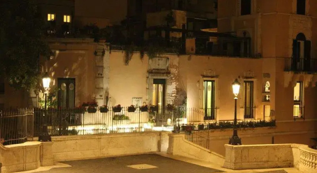Кровать в общем номере Royal Suite Trinità Dei Monti