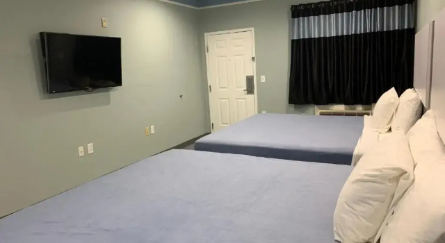 Четырёхместный номер Standard Crystal Suites