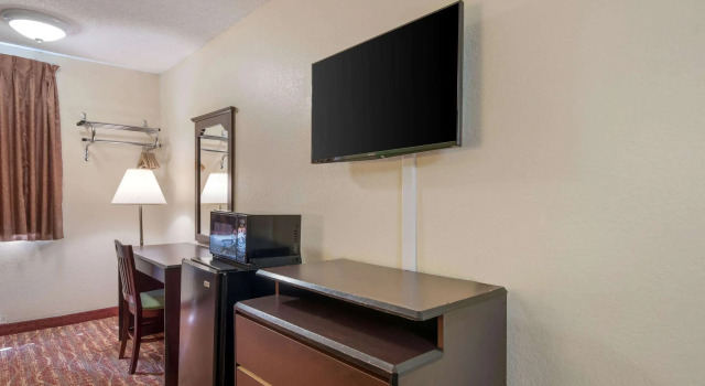 Четырёхместный номер Standard Rodeway Inn Benton