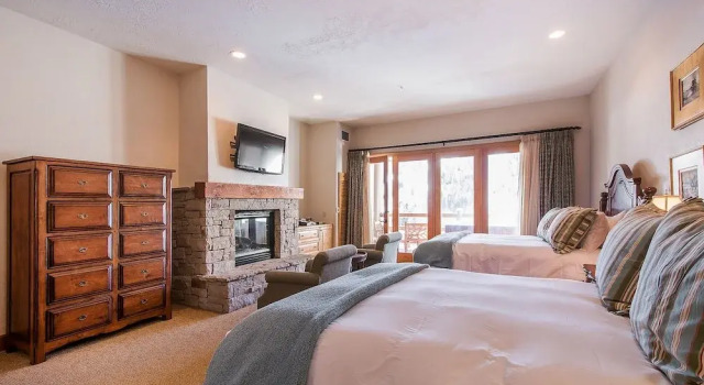 Premium Luxury Five Bedroom Townhouse with Hot Tub and Majestic Mountain Views 5 Townhouse by RedAwning