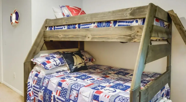 Коттедж с 4 комнатами с балконом Dock + Screened Porch: Lake of the Ozarks Getaway!