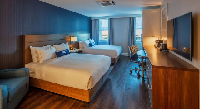 Четырёхместный номер Standard Scholar State College, Tapestry Collection by Hilton