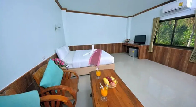 Двухместный номер Standard с балконом Haad Yao Bayview Resort & Spa - SHA plus Certified