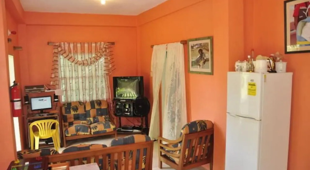 Семейный номер Standard с видом на сад Fish Tobago Guesthouse or Joy and Brandon Guesthouse