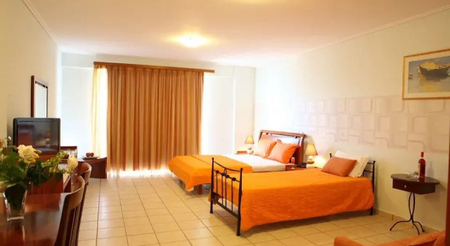 Четырёхместный полулюкс Hotel Grand Nefeli